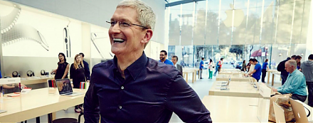 Apple is now the world's biggest dividend payer with its $13 billion dividend payout.