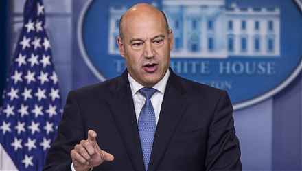 White House economic advisor Gary Cohn resigns due to his opposition to President Trump's protectionist tariff stance.