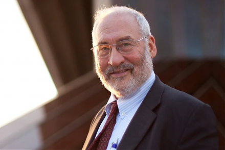 Joseph Stiglitz and Andrew Charlton suggest that free trade helps promote better economic development worldwide.