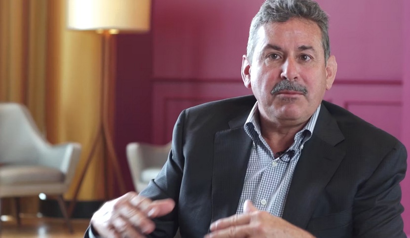 The former financial advisor Mitch Anthony emphasizes the vital importance and practical relevance of high-EQ stories for sales success.