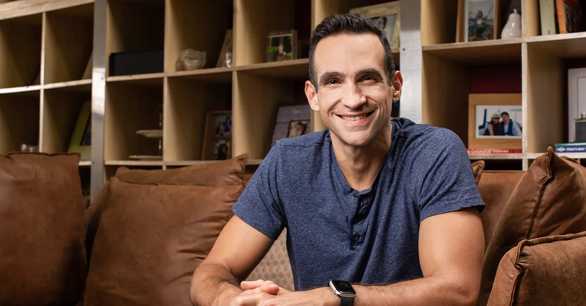 Nir Eyal and Ryan Hoover explain why some specific products, goods, and services hook us up with keystone habits.